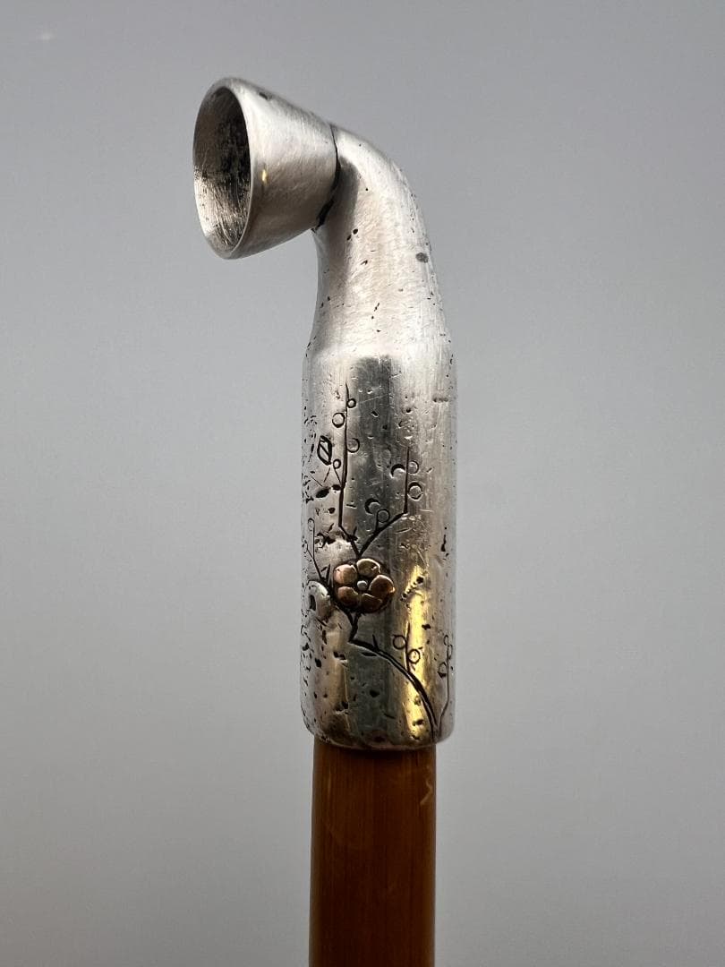 銀製　煙管　キセル　梅図　銀細工　アンティーク　重量約29g