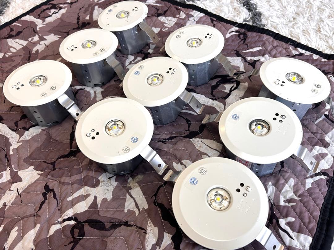 【送料無料】Panasonic　埋め込み型　100φ 非常灯 9個セット