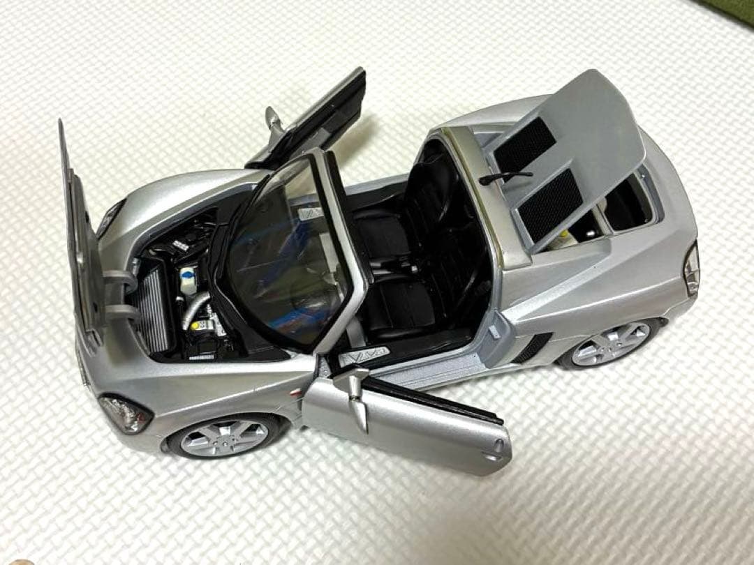 オペル スピードスター 1/18 スケールモデル
