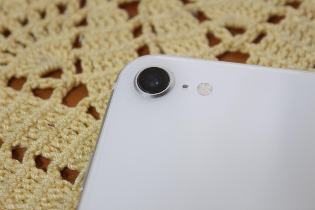 ☆ Apple iPhone SE2 ホワイト 64GB 箱付 simロック無し