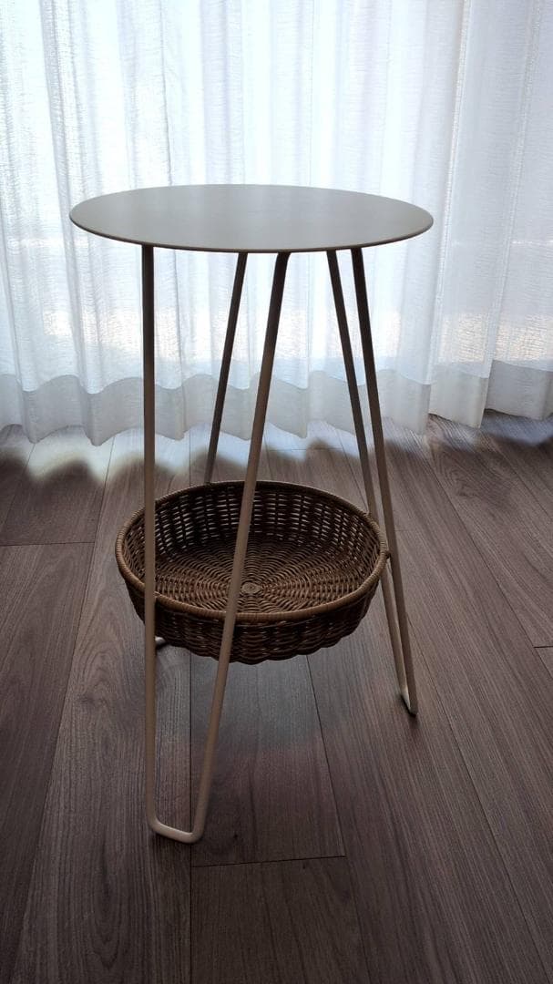 IDÉE サイドテーブルホワイトWALLABY SIDE TABLE White