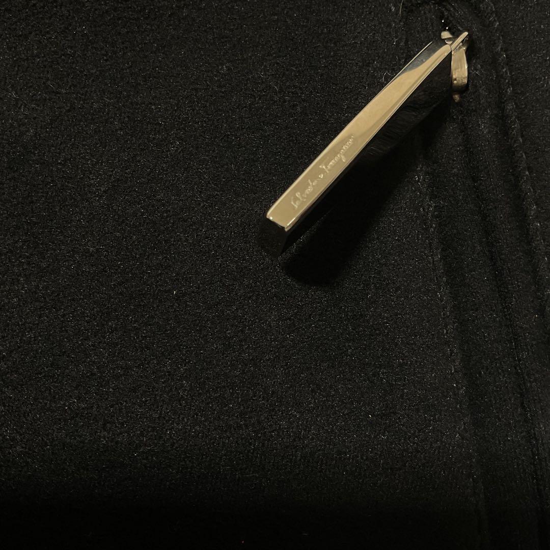 ゆら 使用数日 美品 サルヴァトーレフェラガモ ツイスト ハンドバッグ