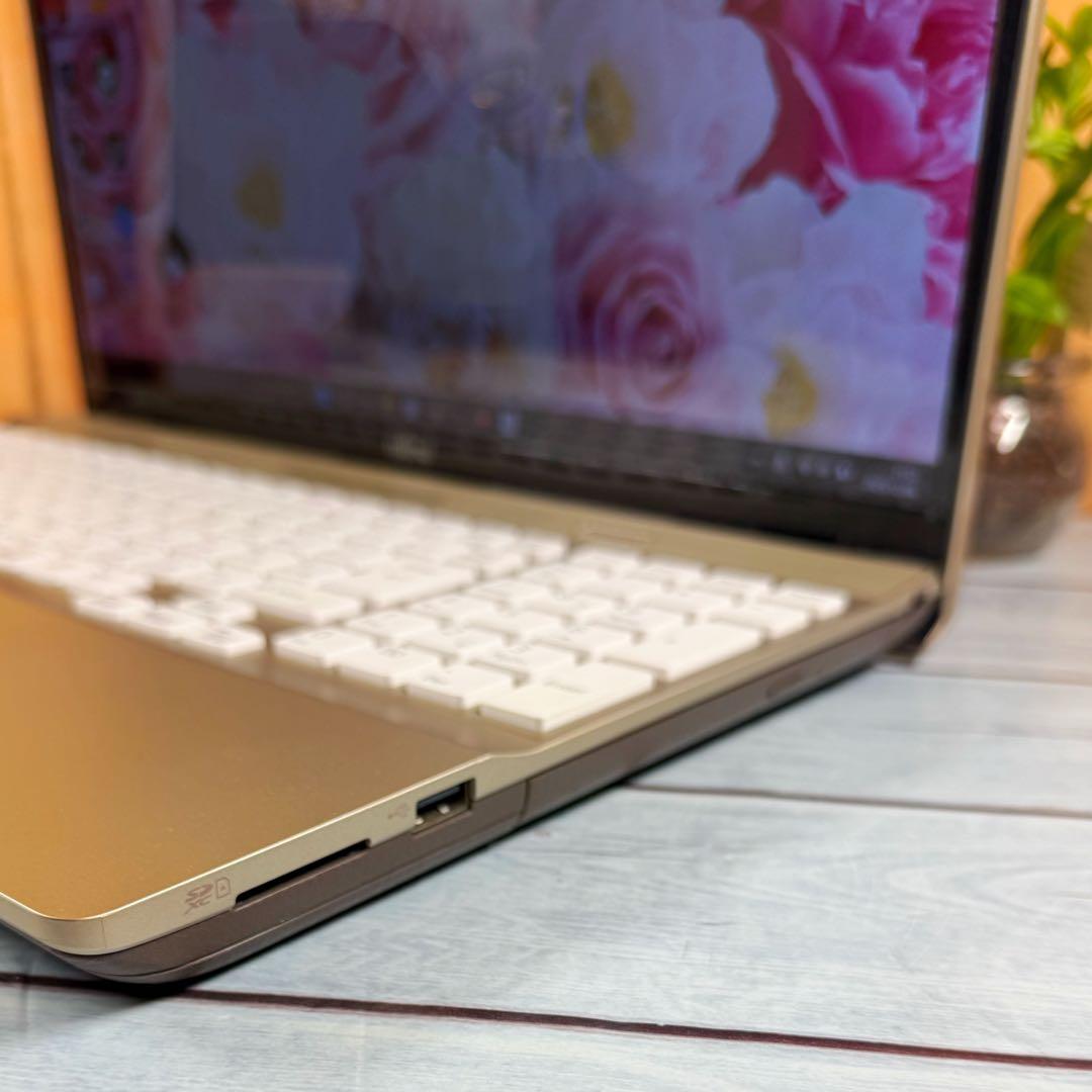 第7世代Corei3☘️ノートPC☘️メモリ8GB/SSD☘️Office2024