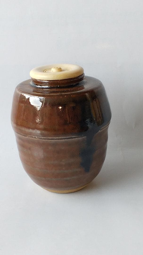 膳所焼 茶入 淡海ぜぜ 陽炎園 仕覆 桜金襴間道 茶道具 共箱 美品 です。