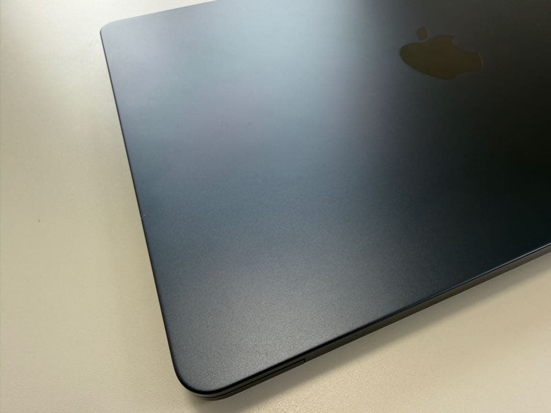 【良品】MacBook Air M2 8GB/256GBミッドナイト おまけ付