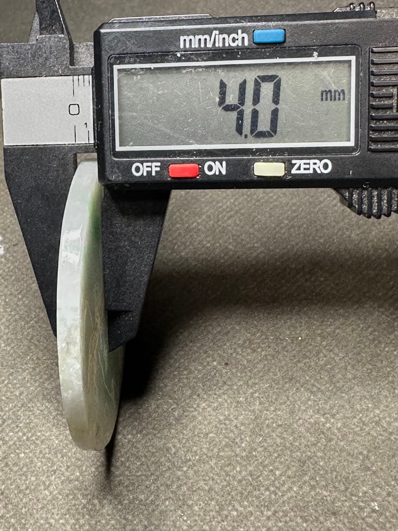 中国美術　翡翠　ループタイ　根付　天然素材　アンティーク　和彫　置物　骨董飾り物