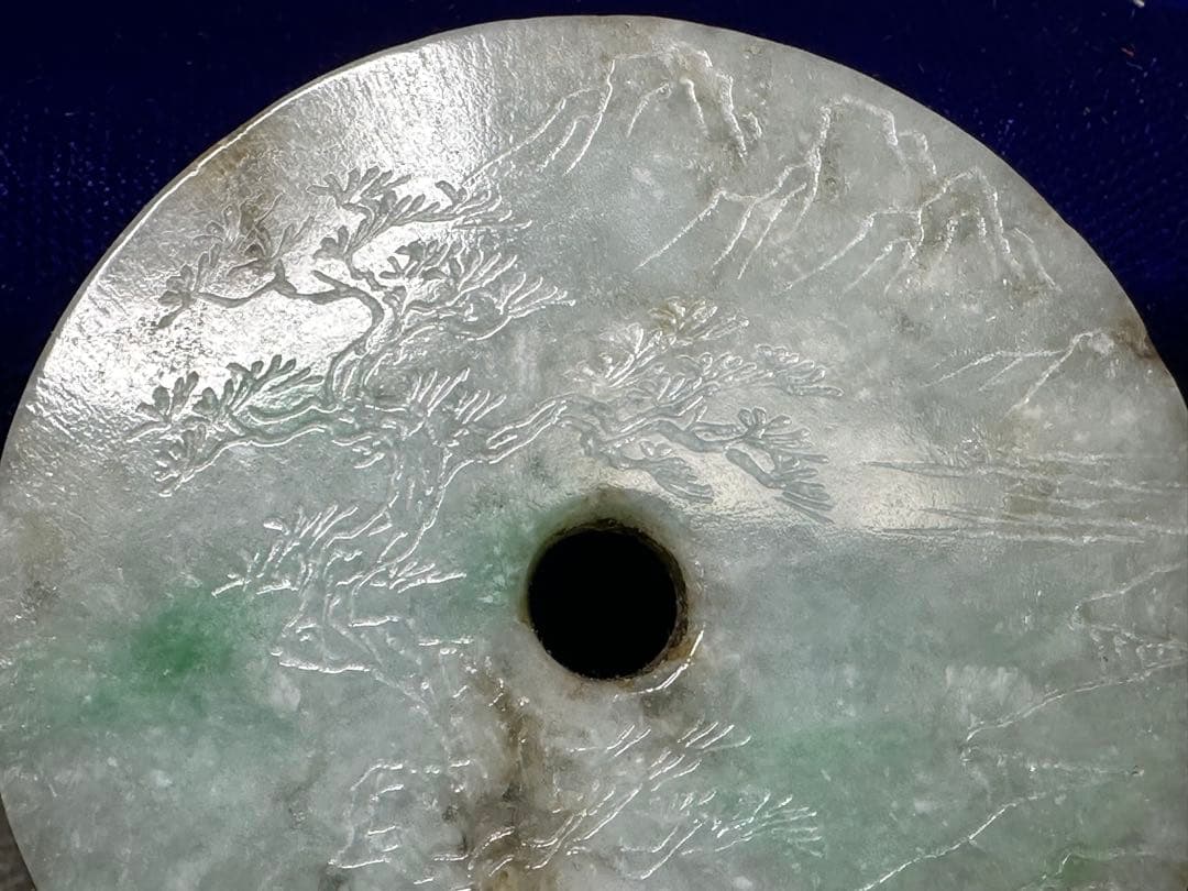 中国美術　翡翠　ループタイ　根付　天然素材　アンティーク　和彫　置物　骨董飾り物