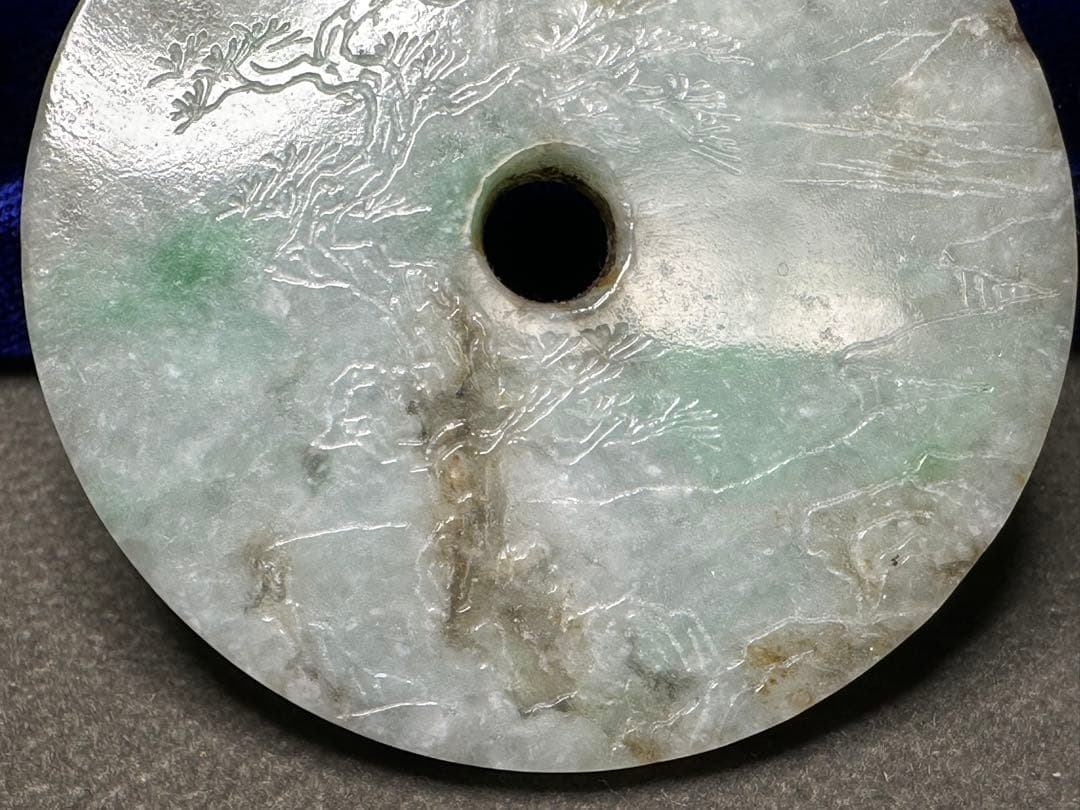 中国美術　翡翠　ループタイ　根付　天然素材　アンティーク　和彫　置物　骨董飾り物