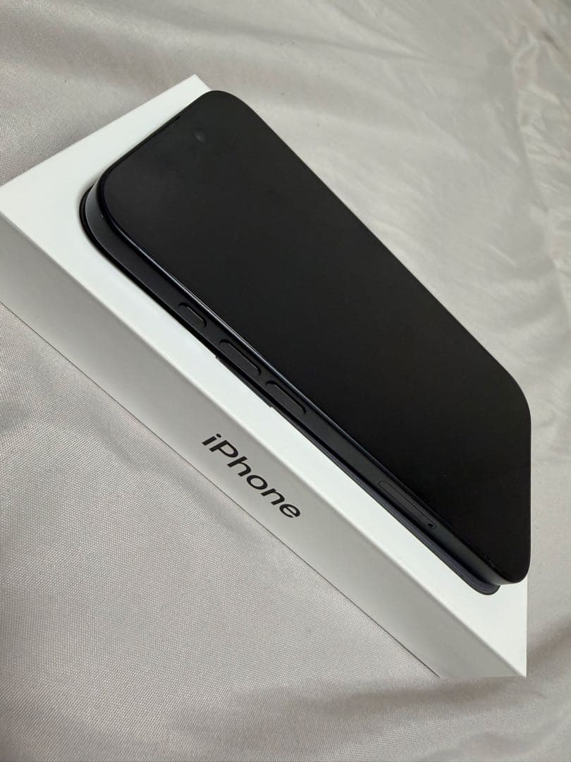 iPhone 16 256gb ブラック [だり柳]