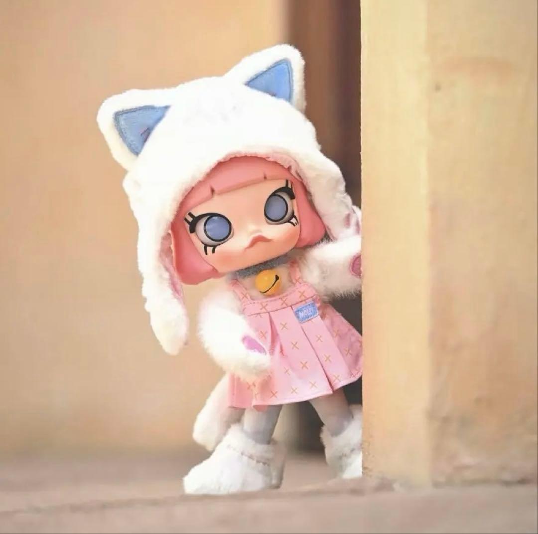 POPMART Molly Peekaboo 1/8スケール フィギュア