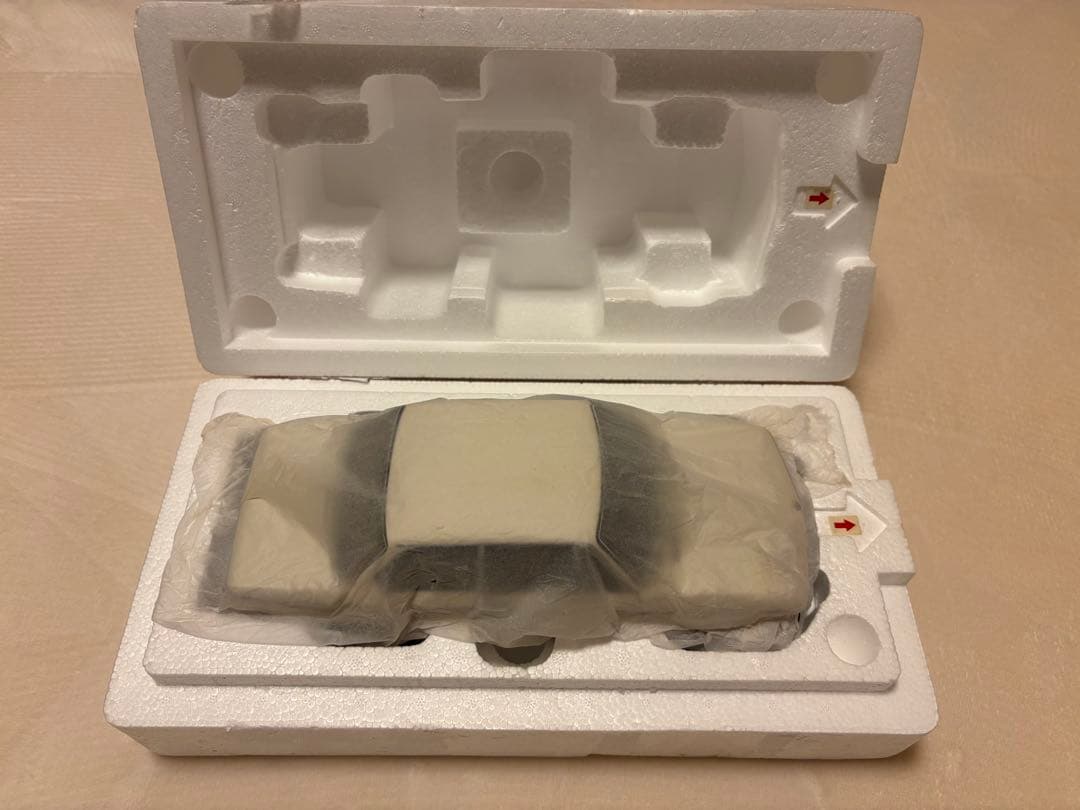 ミニカー BMW2002tii 1:18SCALE kyosho