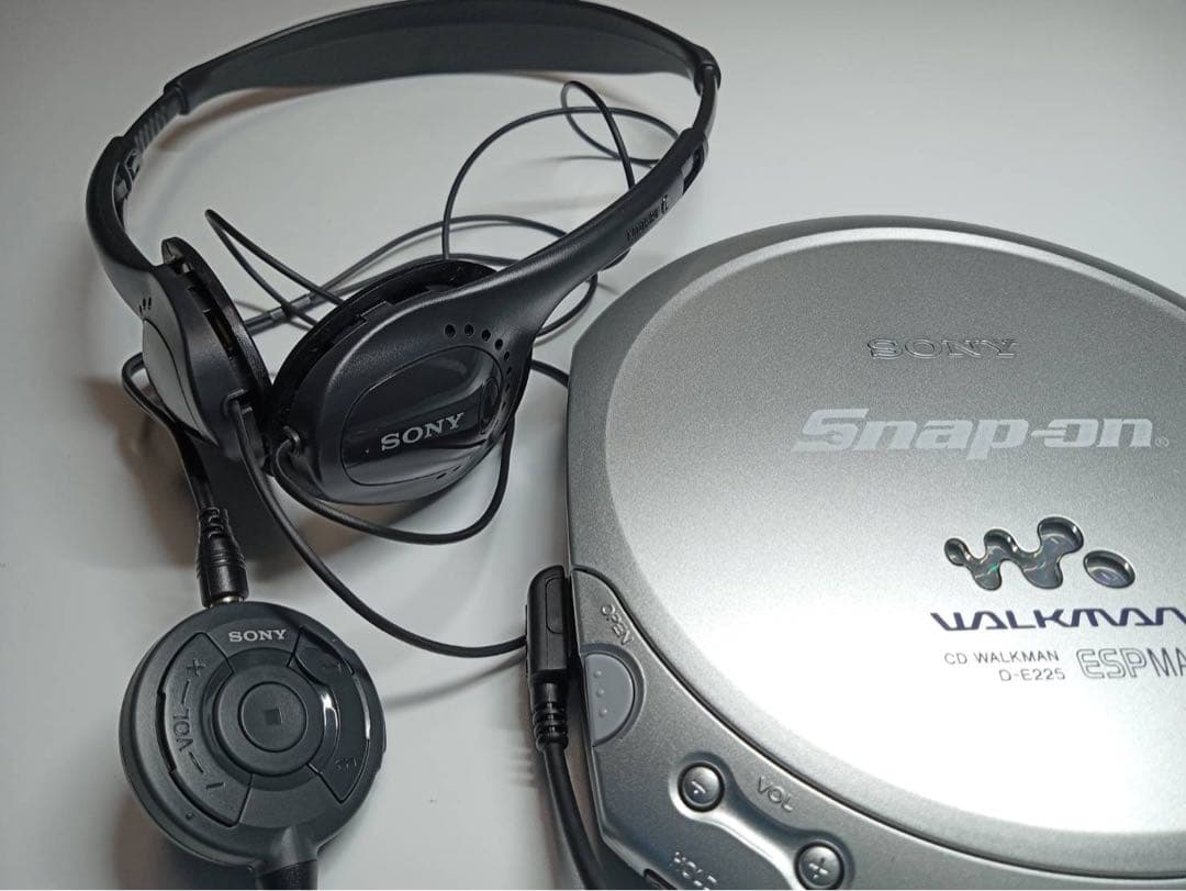 SONY Snap-on スナップオン　ポータブルCDプレーヤー D-E225
