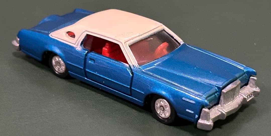 トミカ フォード コンチネンタル マークIV ブルー