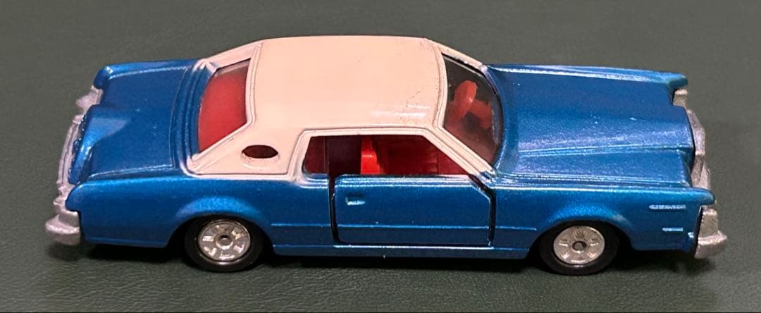 トミカ フォード コンチネンタル マークIV ブルー