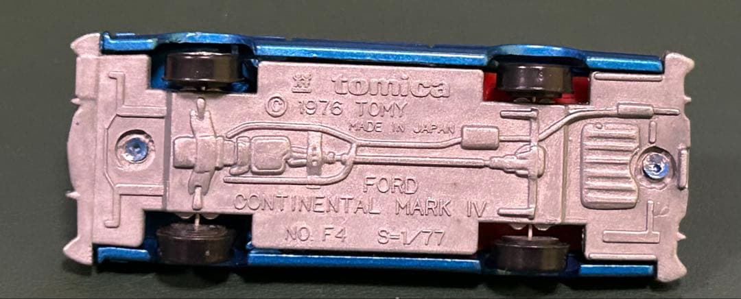 トミカ フォード コンチネンタル マークIV ブルー