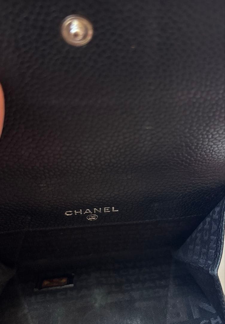 CHANEL シャネル　ブラックレザー 二つ折り財布