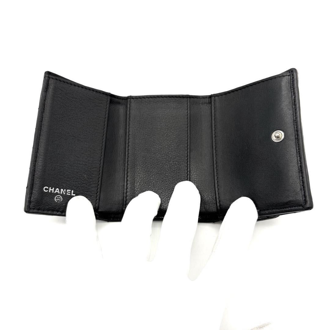 極美品◆CHANEL 三つ折り財布 キャビアスキン プッシュロック 黒 31番台