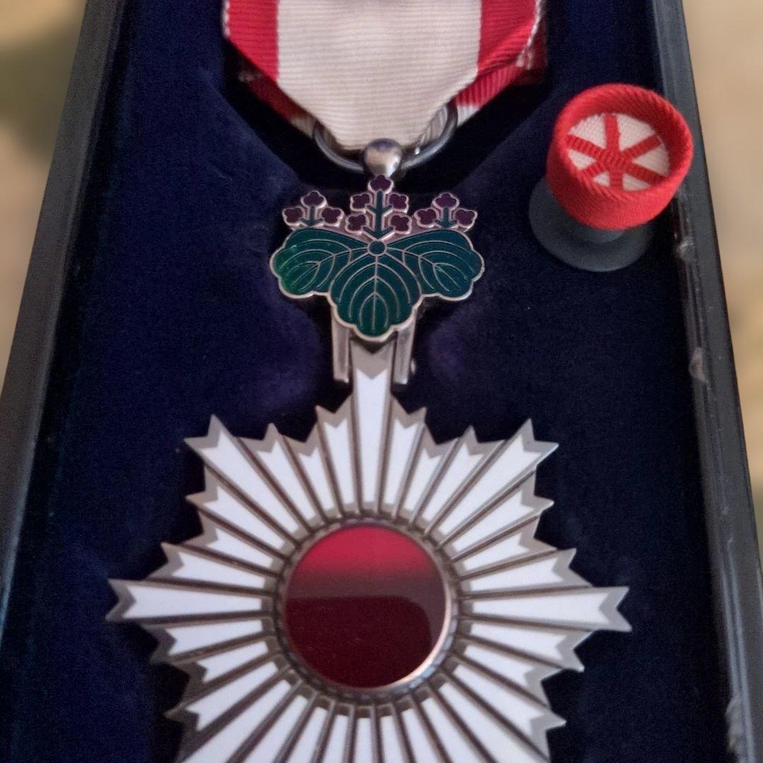 【最終価格・美品】勲六等単光旭日章 略綬・塗共箱付き