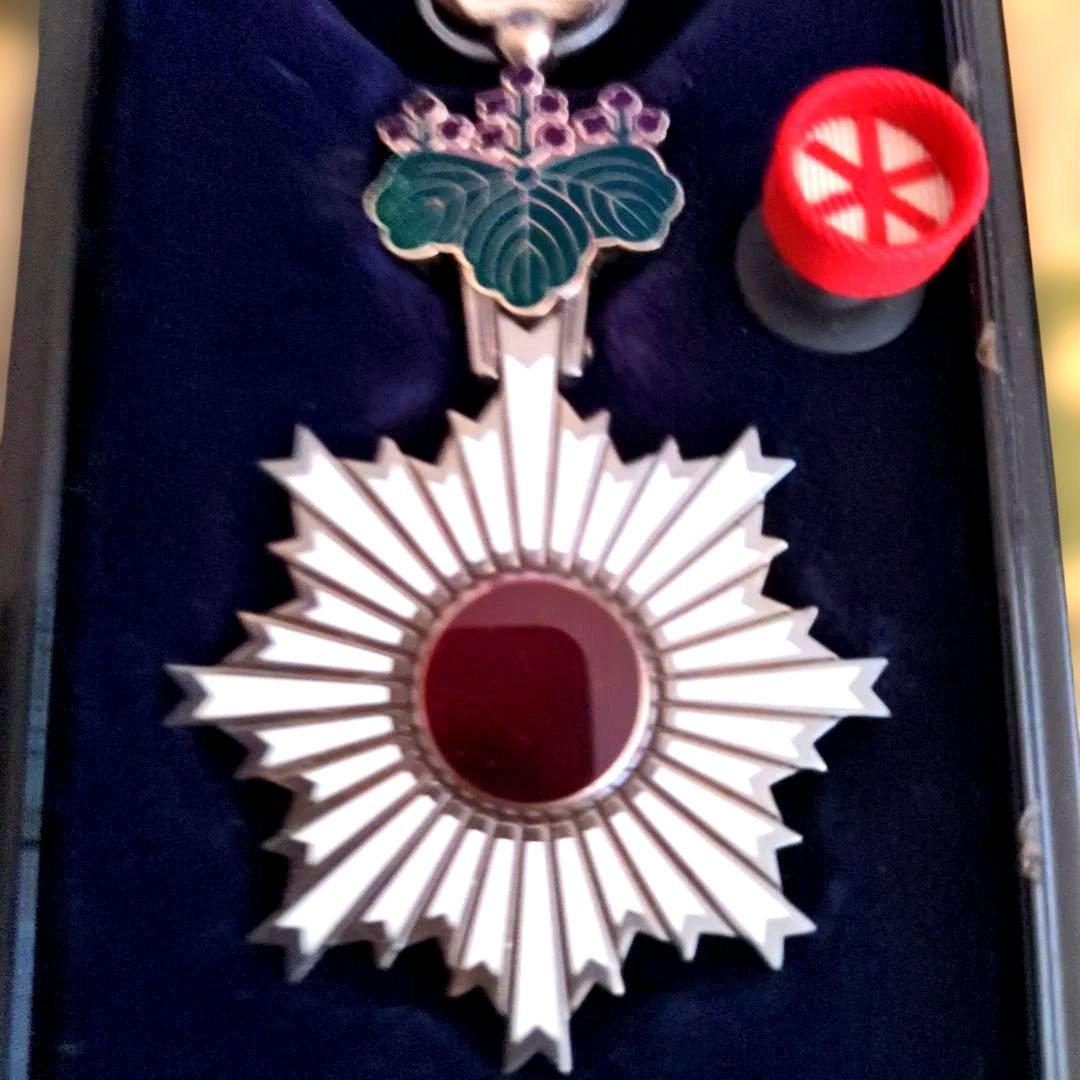 【最終価格・美品】勲六等単光旭日章 略綬・塗共箱付き