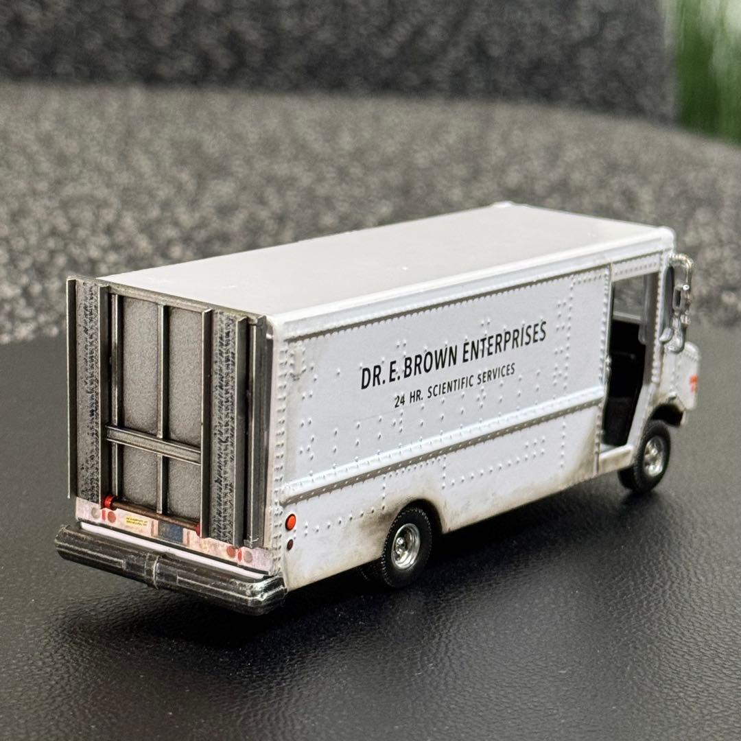 デロリアン & ドクのバン カスタム品 バックトゥザフューチャー 1/64