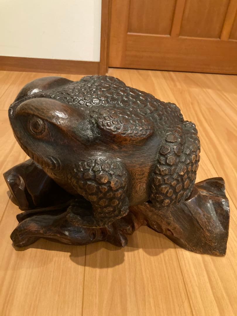 松平家　かえるの置物 　　　　（無事かえる）