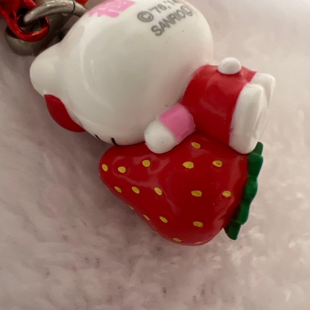 ハローキティ　福岡　博多　あまおう　いちご　根付　ご当地　ストラップ
