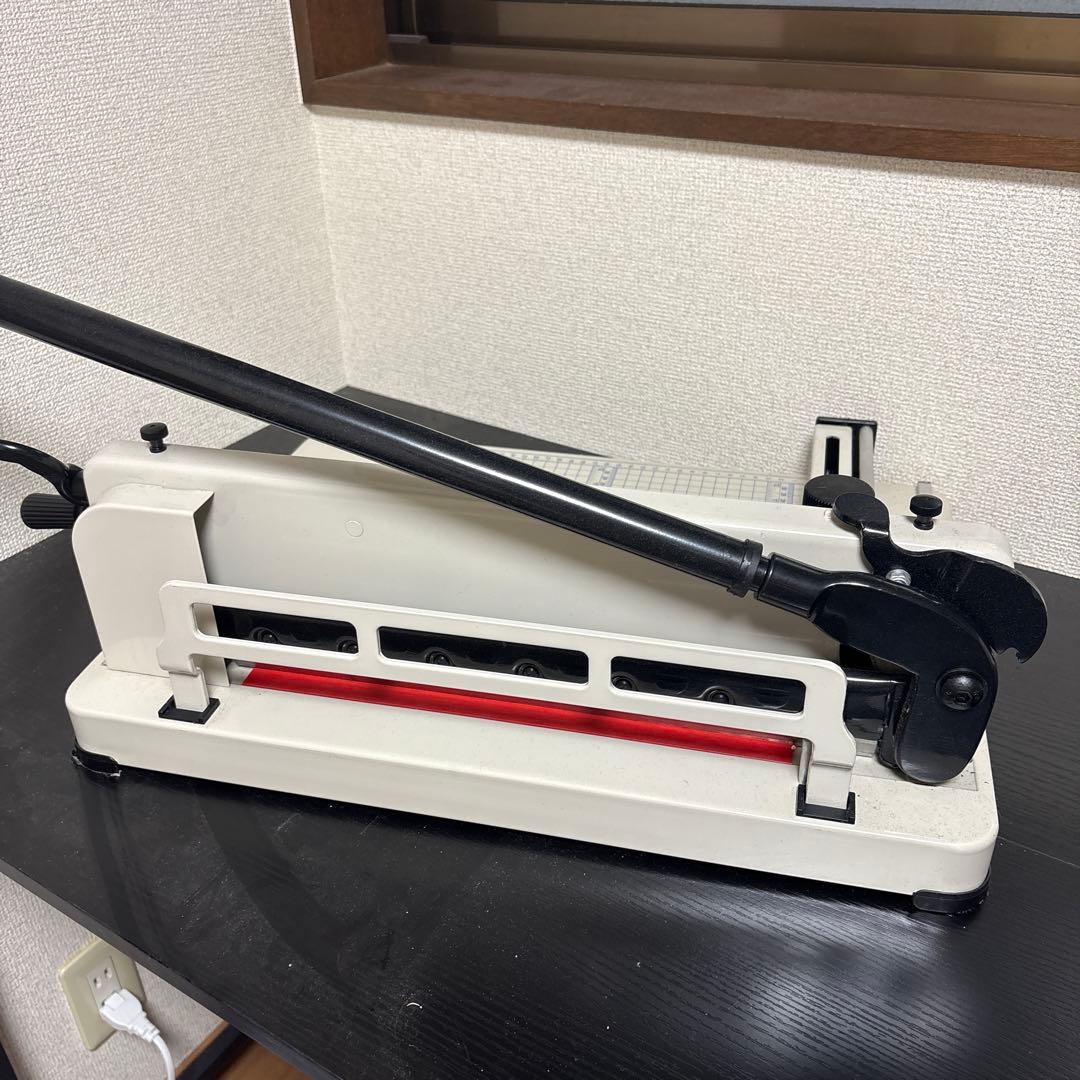 大型裁断機(ペーパーカッター)A4サイズ ダイシン商事 DS-858A4