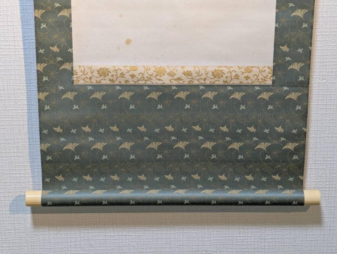 【真作】掛軸　竹に小鳥図　気品ある彩色美　優雅な構図　雅趣あふれる逸品　T122