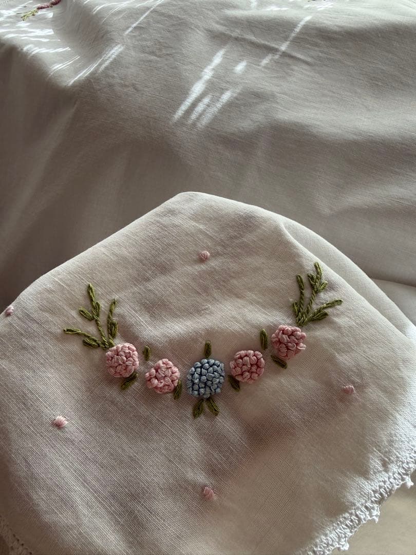 フランスアンティークஐ⋆*つぶつぶお花刺繍の可愛いクロス