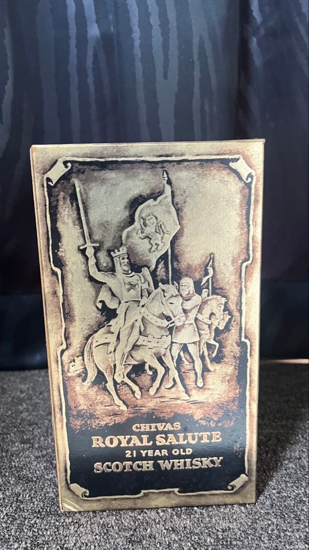 [古酒] ロイヤルサルート 21年 緑陶器ボトル 巾着袋付き [未開封]