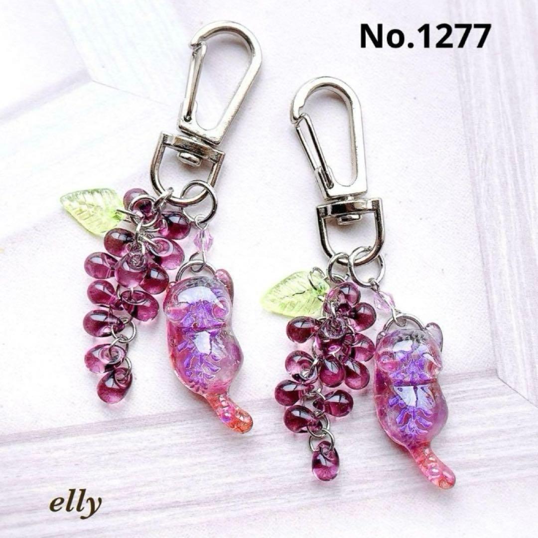 【みゆママ様】1213.天然石　琉球ガラス　桜　じゃれ猫　レジン　キーホルダー