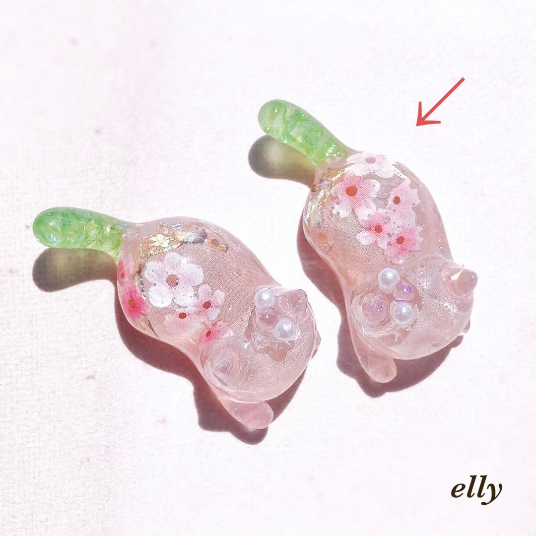 【みゆママ様】1213.天然石　琉球ガラス　桜　じゃれ猫　レジン　キーホルダー