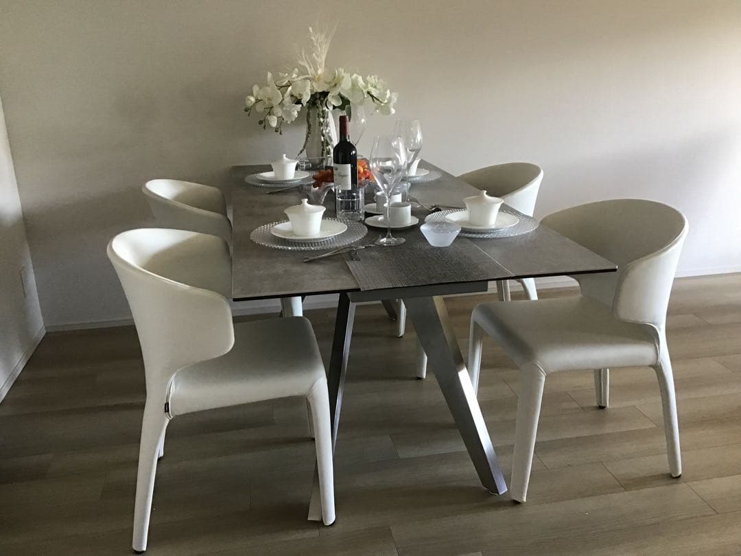 カッシーナ ３６７ＨＯＬＡ 白皮張りアームチェアー4組セット