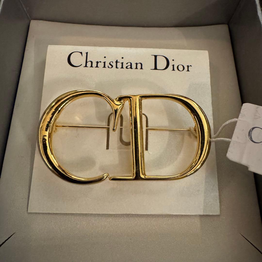 Christian Dior ゴールドブローチ CDロゴ