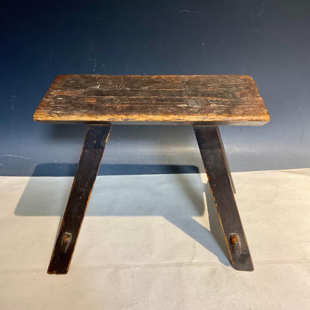 101501 小ぶりな木製スツール 無垢材 アンティーク レトロ 椅子 腰掛け