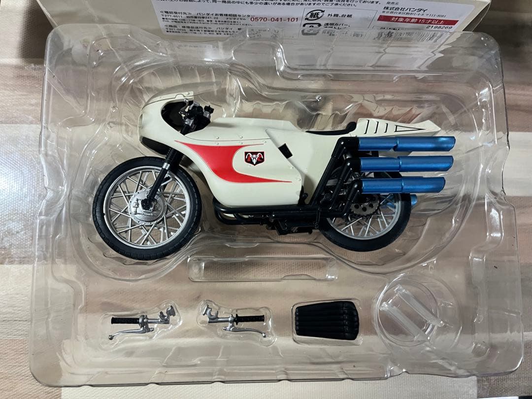 BANDAI サイクロン フィギュア 2013年製　旧サイクロン号