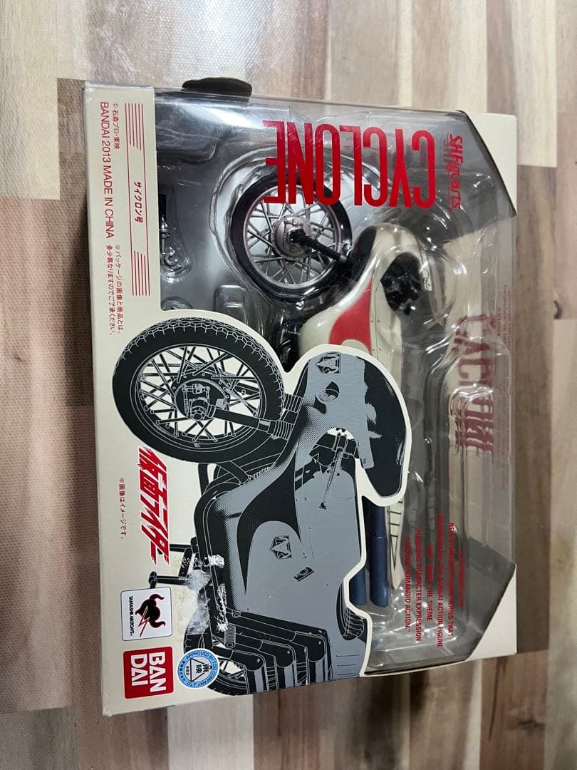 BANDAI サイクロン フィギュア 2013年製　旧サイクロン号