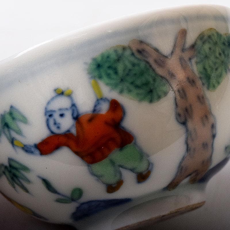 中国　大明成化年製　豆彩唐子文盃　酒盃　時代箱　C　7874