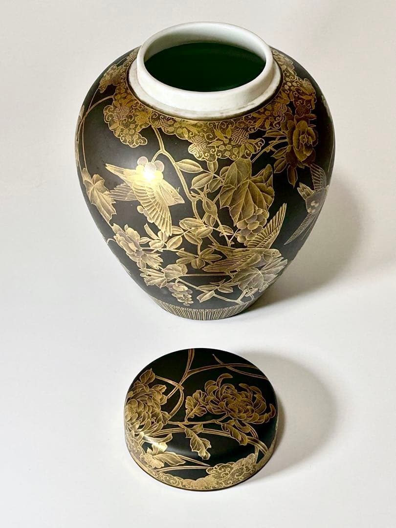 川本桝吉 竹内忠兵衛 蒔絵仕立 黒地金彩花鳥文沈香壺 瀬戸焼 名古屋絵付け