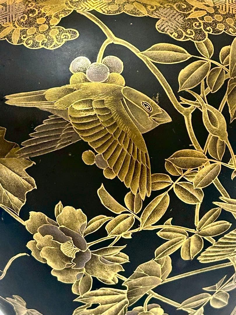 川本桝吉 竹内忠兵衛 蒔絵仕立 黒地金彩花鳥文沈香壺 瀬戸焼 名古屋絵付け