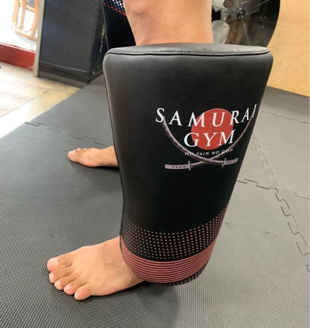 カーフキックミット ダブル左右利用できます