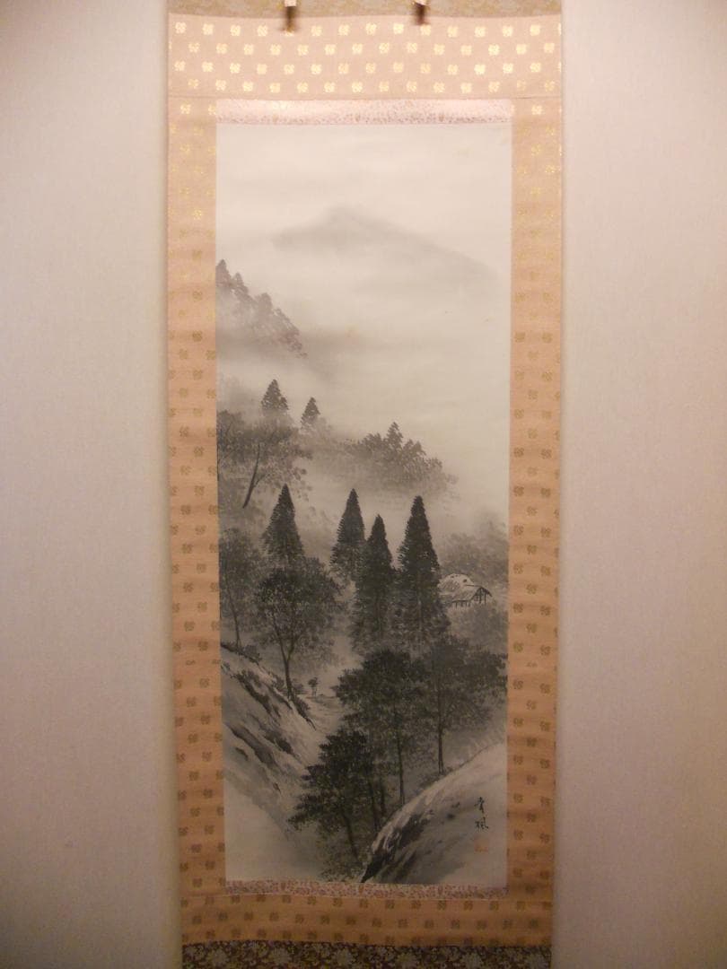 掛け軸 青楓 水墨山水 絹本 希少 軸装 茶道具 掛軸 美品 です。