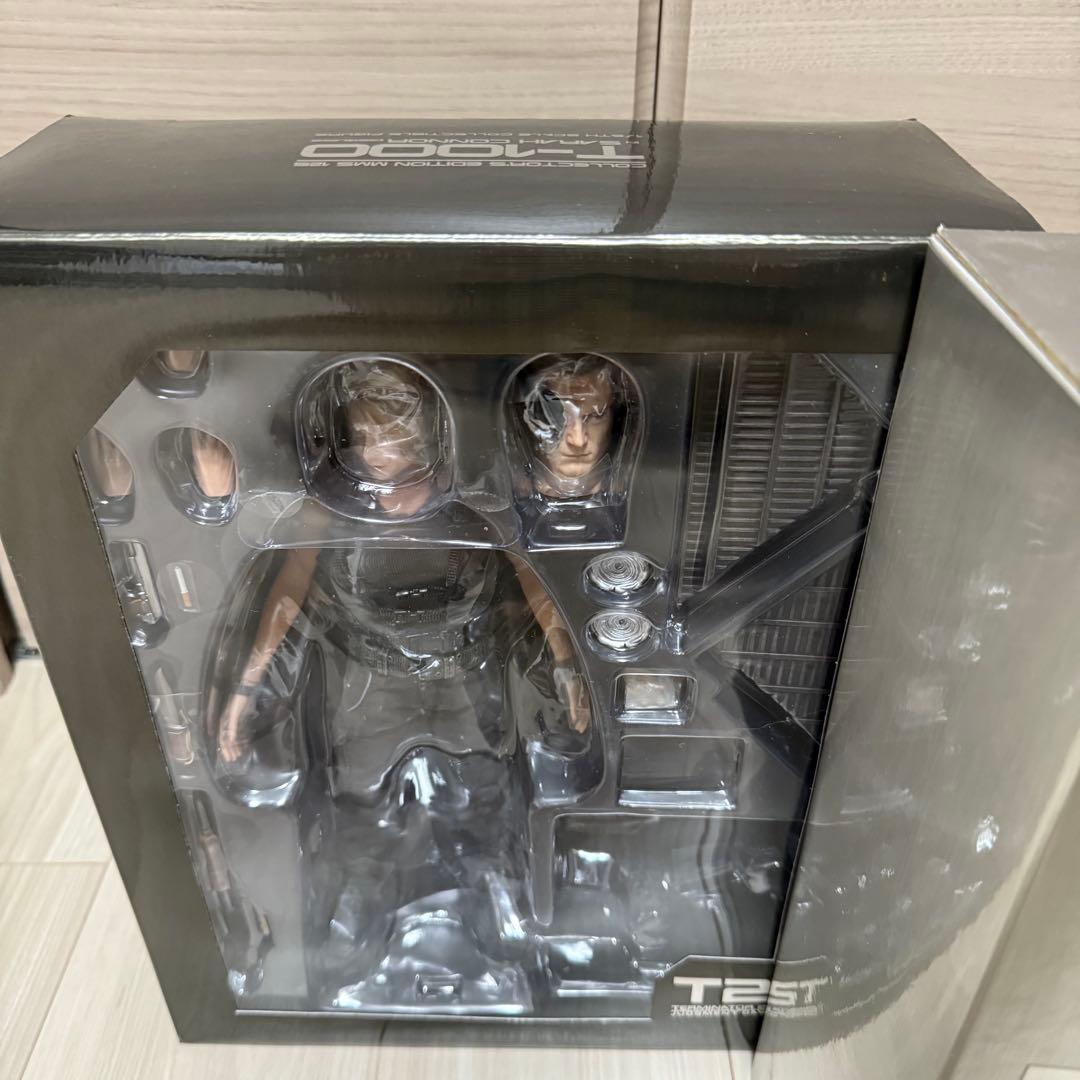 ホットトイズ ターミネーター2 T-1000(サラ・コナー変形版　300体限定