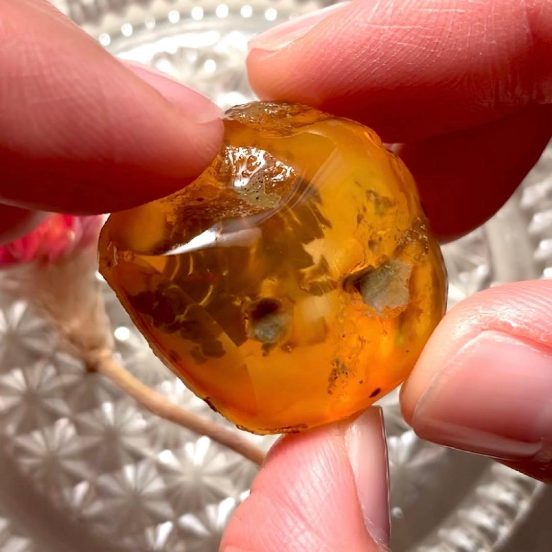 キュートなハンドポリッシュオパール71ct /鉱物標本