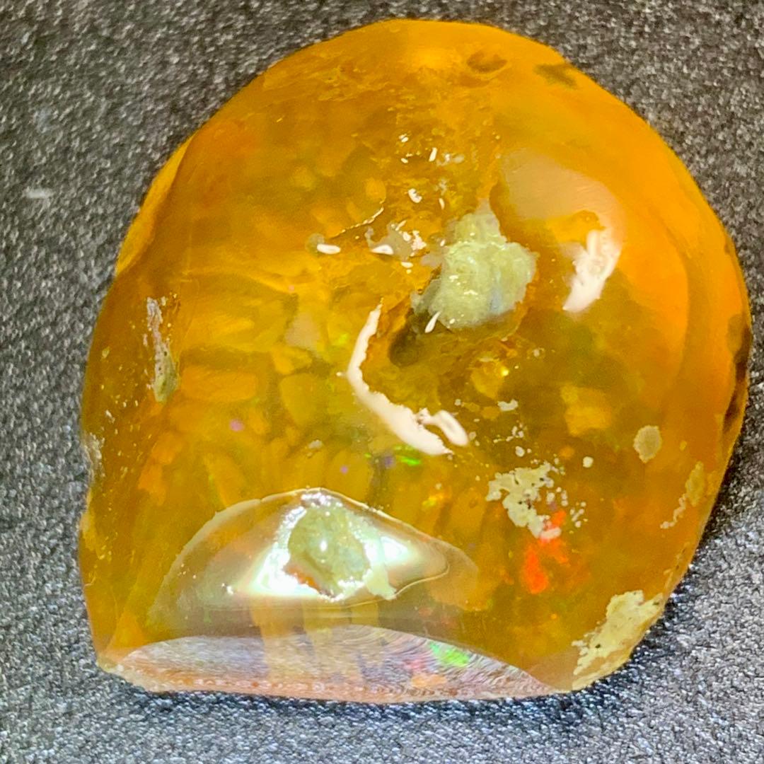 キュートなハンドポリッシュオパール71ct /鉱物標本