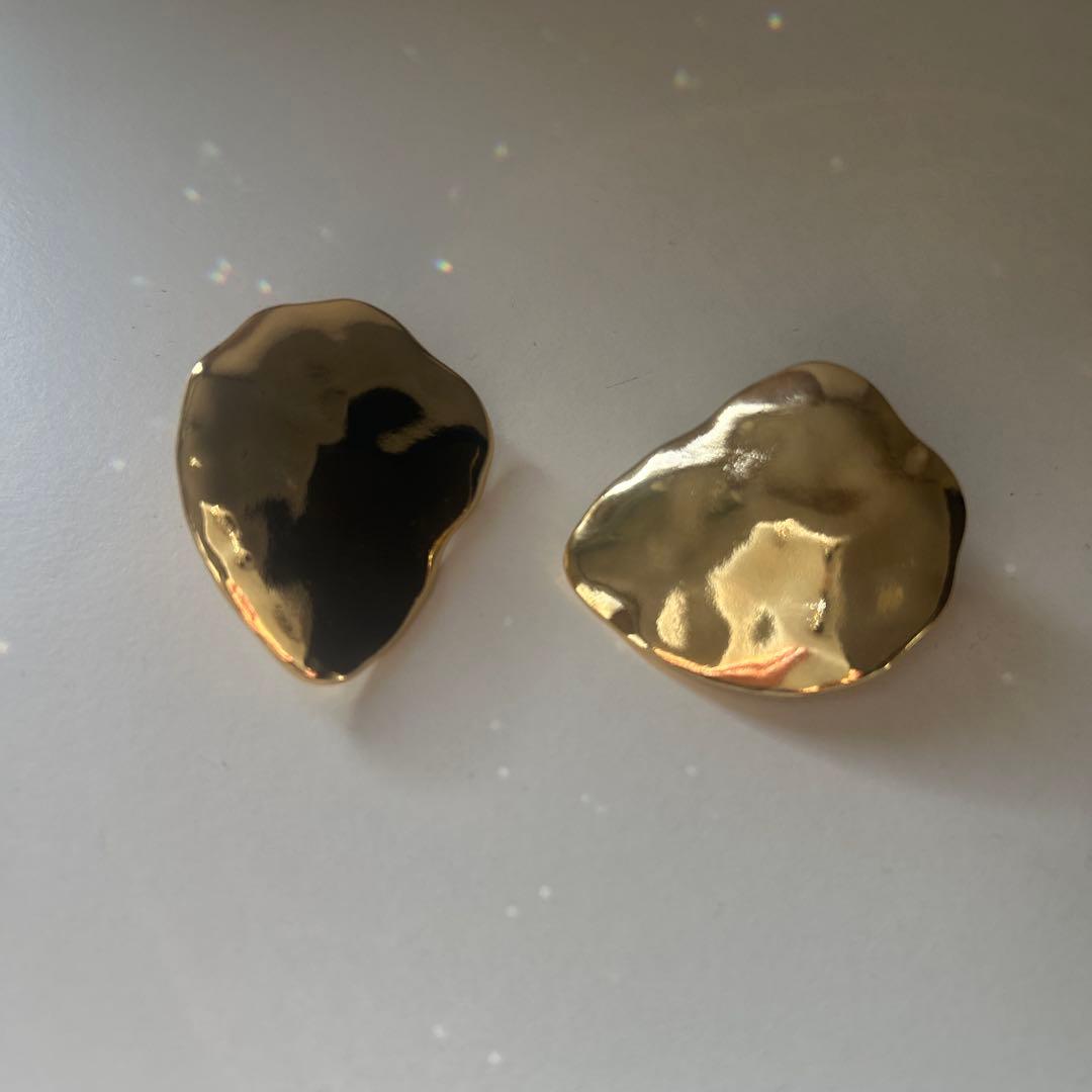 【値下げしました】Eaphi 2025aw ゴールドメタル非対称ピアス