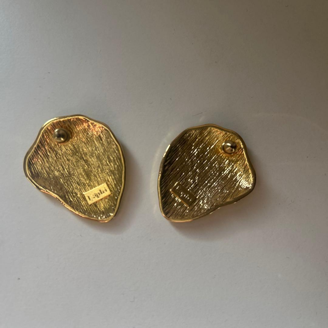 【値下げしました】Eaphi 2025aw ゴールドメタル非対称ピアス