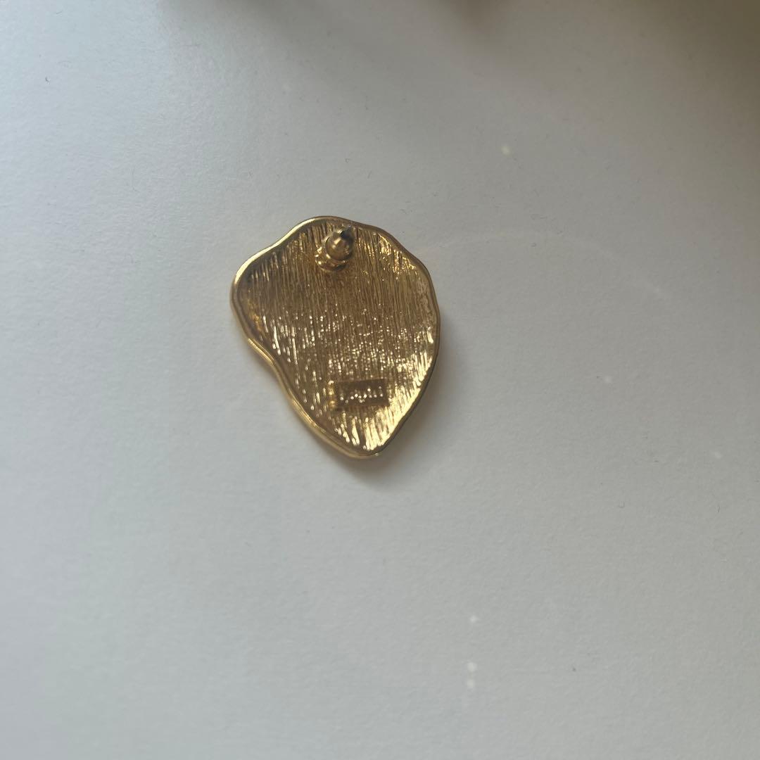 【値下げしました】Eaphi 2025aw ゴールドメタル非対称ピアス