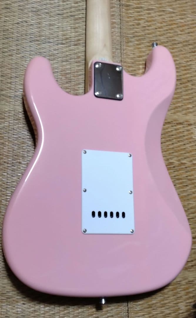 美品　SELDER エレキギター ピンク　 ストラト　ソフトケ−ス付き