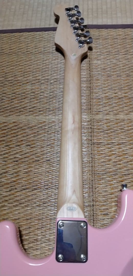 美品　SELDER エレキギター ピンク　 ストラト　ソフトケ−ス付き